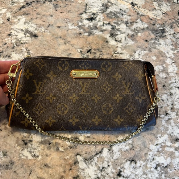 Louis Vuitton Eva Clutch in the classic Monogram Canvas - Picture 1 of 3